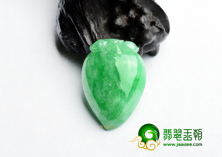 (超值推荐)糯冰种阳绿寿桃挂件
