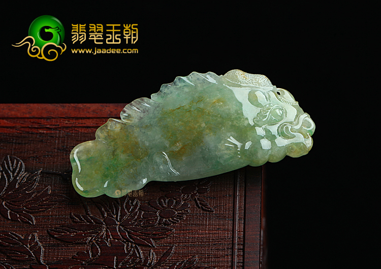 (超值推荐)糯冰种晴水略带黄翡年年有余挂件