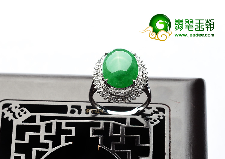 (超值推荐)冰种阳绿镶白金戒指(真钻)