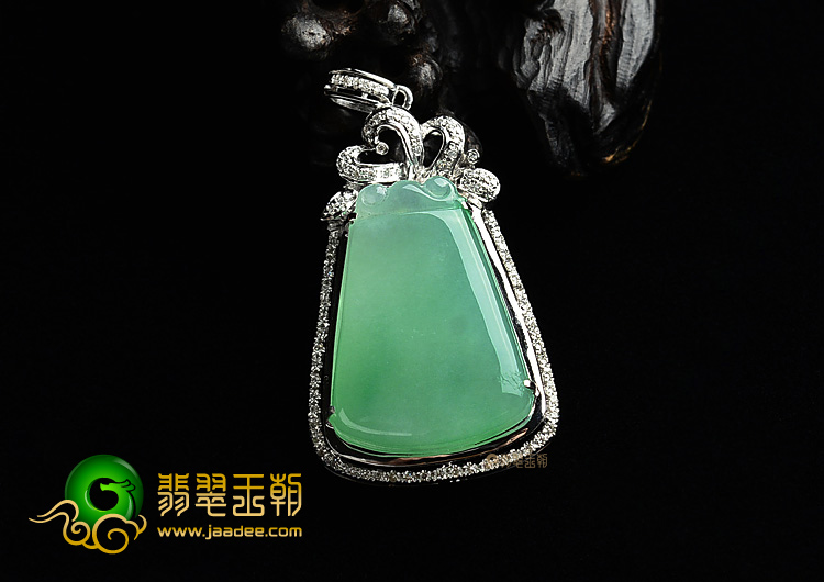 (超值推荐)冰种绿晴水镶白金胸坠(真钻)