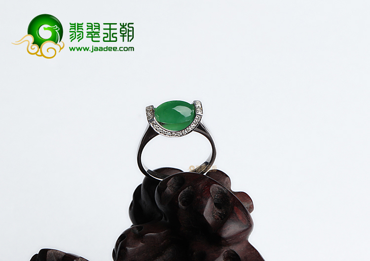 冰种正阳绿镶白金戒指