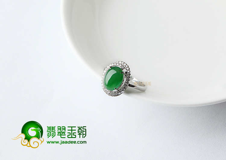 冰种正阳绿镶白金戒指