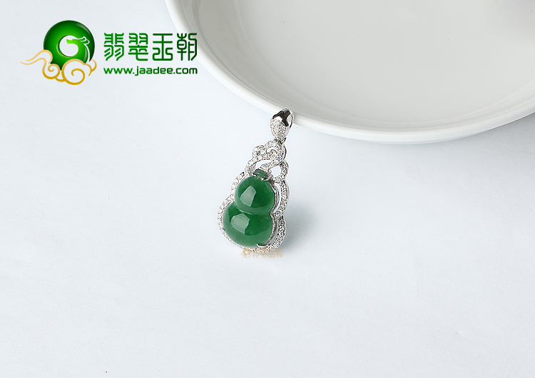 冰种阳绿镶白金葫芦胸坠