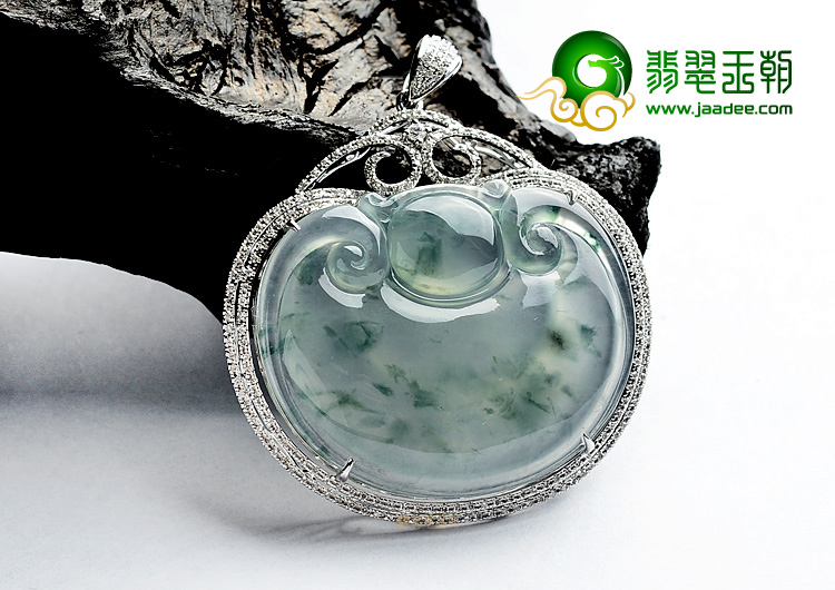 (超值推荐)冰种飘花镶白金如意胸坠(真钻)