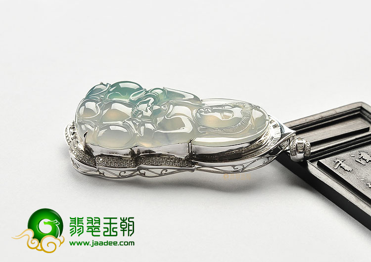 (超值推荐)冰种淡晴水飘花镶白金观音胸坠