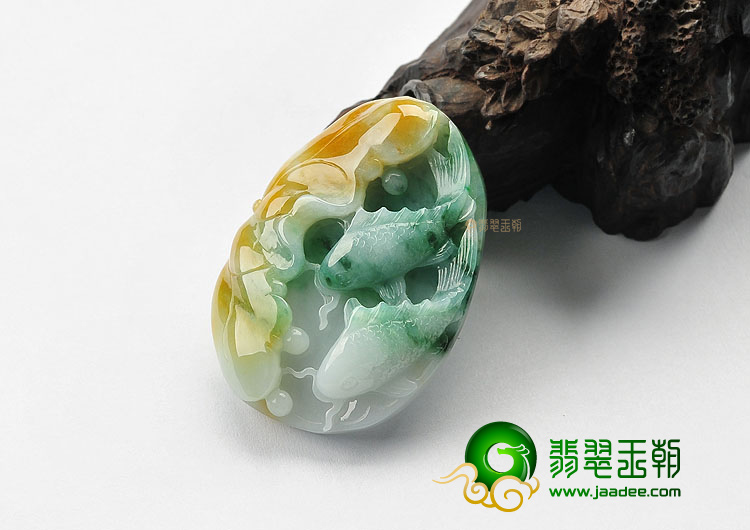 (超值推荐)糯冰种黄翡飘花连年有余挂件