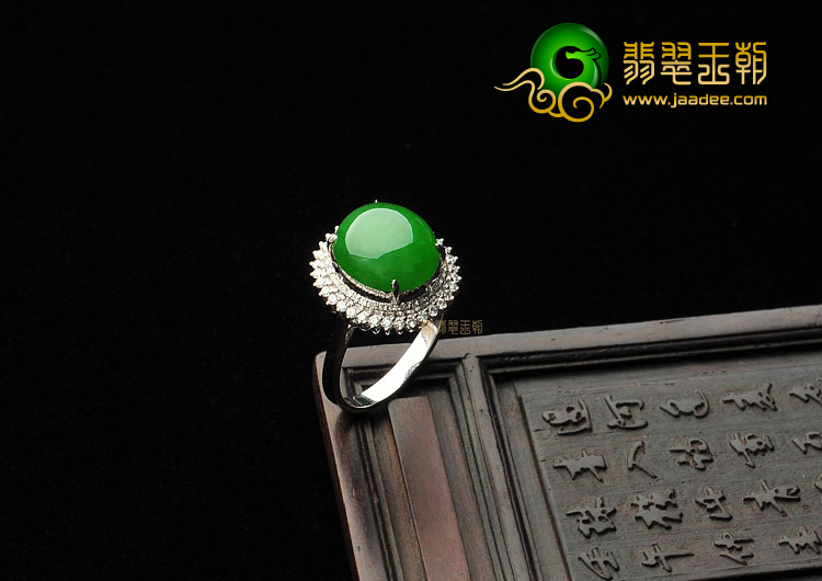 糯冰种正阳绿镶白金戒指(真钻)