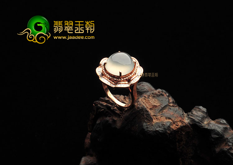 冰玻种淡晴水镶玫瑰金戒指(真钻)