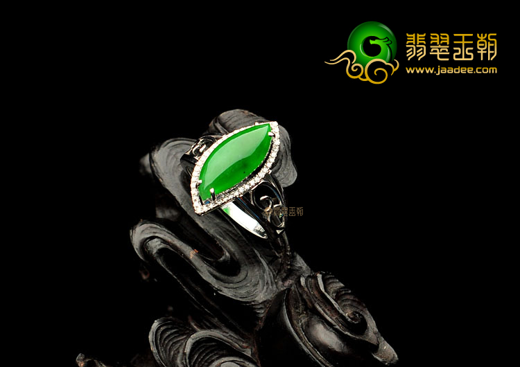 冰种阳绿镶白金戒指(真钻)