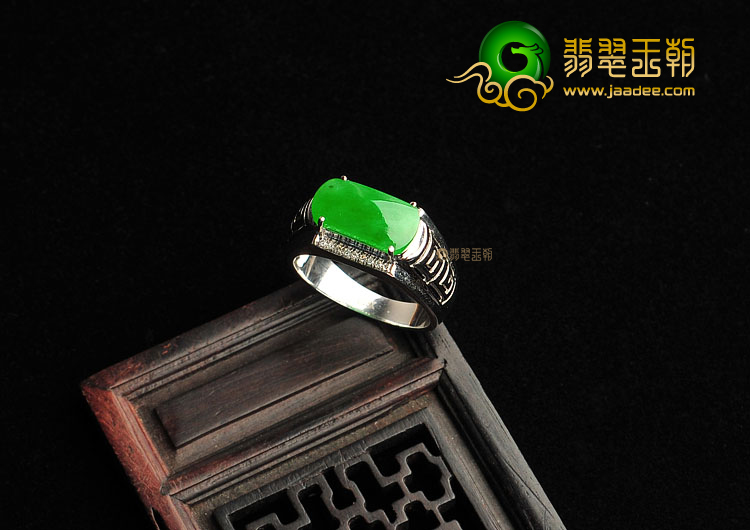 冰种阳绿镶白金戒指(真钻)
