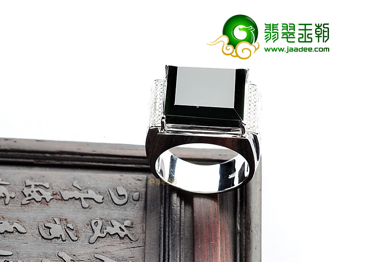 (超值推荐)玻璃种墨翠镶白金戒指(真钻)