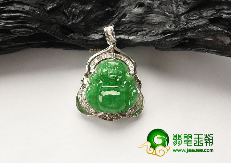 冰种豆色镶白金玉佛胸坠(真钻)