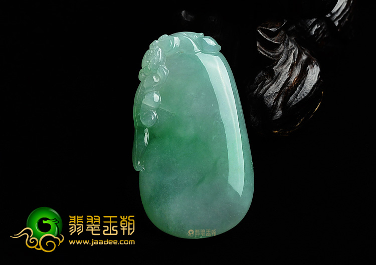 (超值推荐)糯冰种翠色福瓜挂件