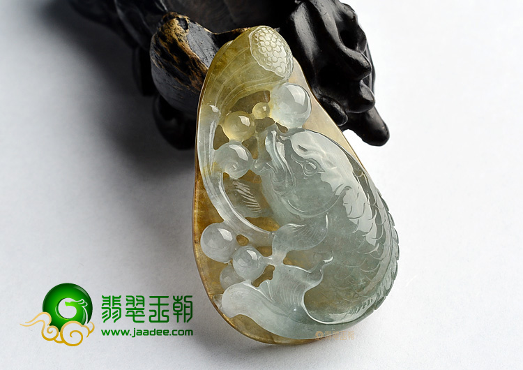 (超值推荐)糯冰种晴水褐黄翡年年有余挂件