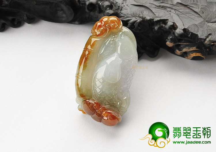 糯冰种褐黄翡年年有余挂件