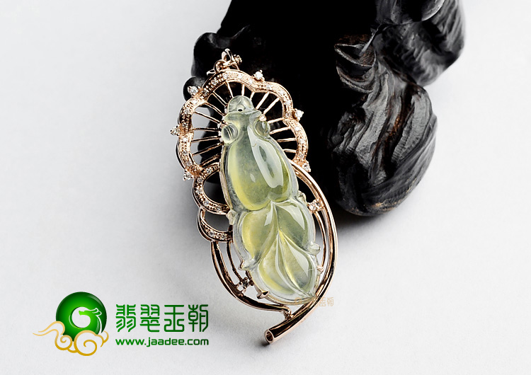 (超值推荐)冰种黄翡镶玫瑰金金鱼胸坠(真钻)