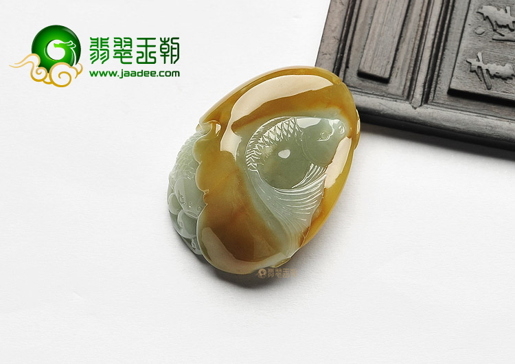 糯冰种褐黄翡年年有余挂件