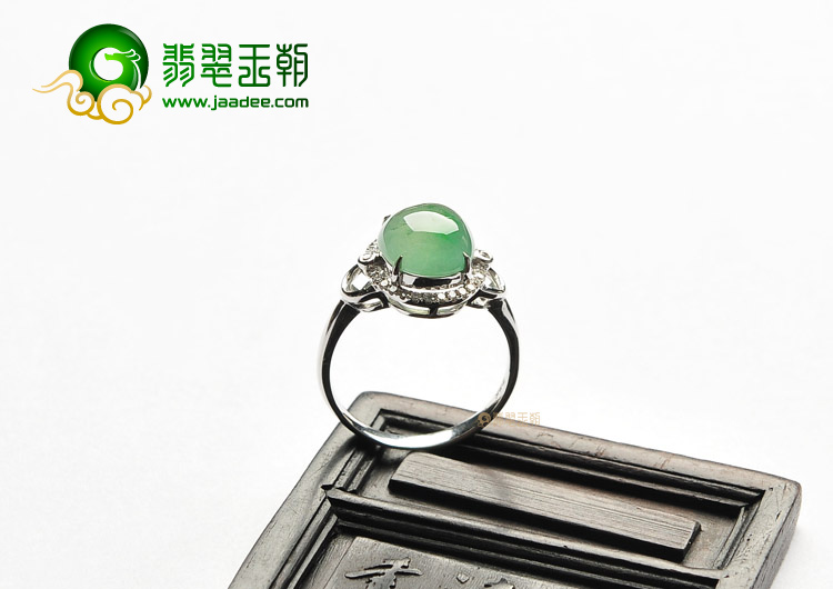 冰种飘翠镶白金钻石戒指