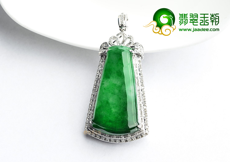 (超值推荐)冰种阳绿镶白金节节高胸坠(真钻)