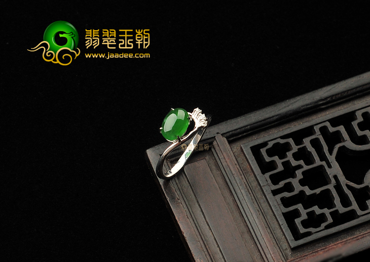 冰种蓝绿镶白金钻石戒指