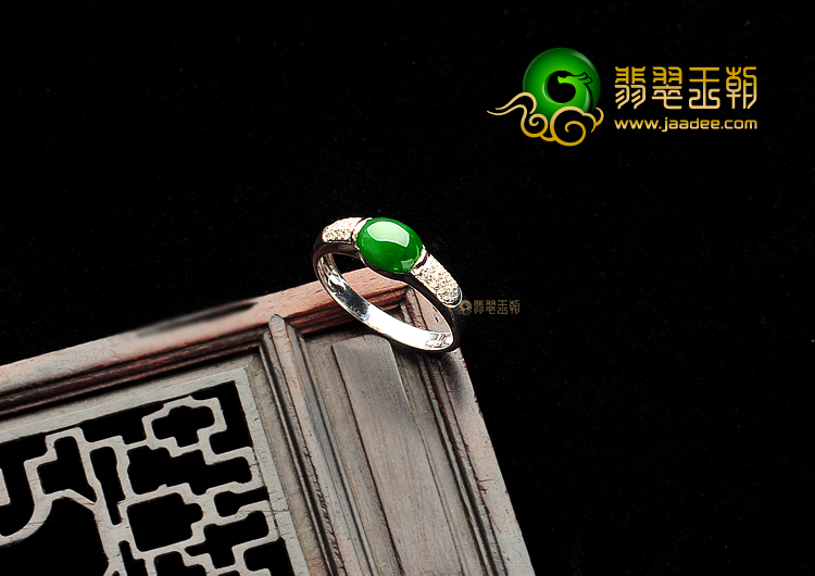 冰种深绿镶白金钻石戒指