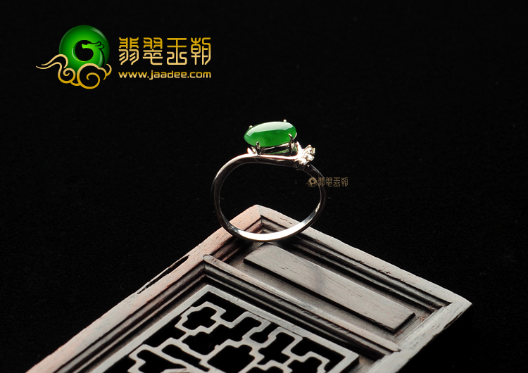 冰种蓝绿镶白金钻石戒指