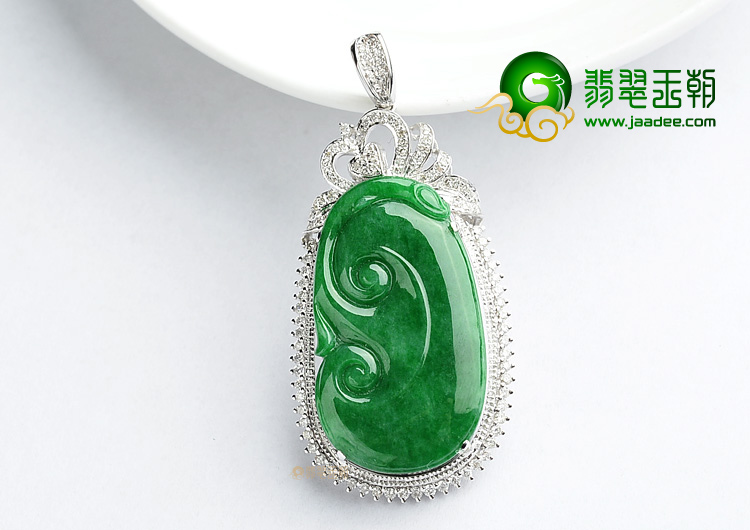 (超值推荐)糯冰种阳绿镶白金如意胸坠(真钻)