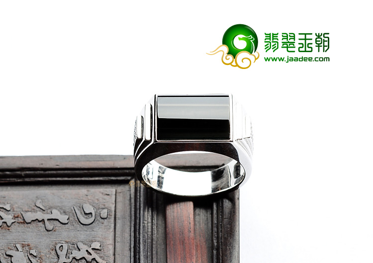(超值推荐)玻璃种墨翠镶白金戒指(真钻)