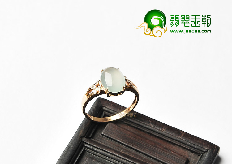 冰玻种淡晴水镶玫瑰金钻石戒指