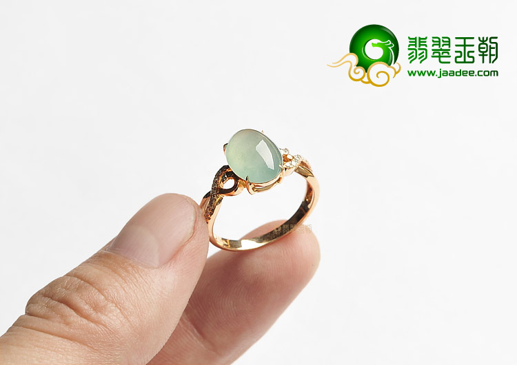 冰种淡晴水镶玫瑰金钻石戒指
