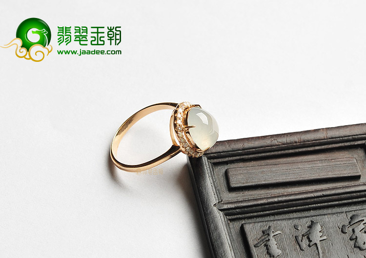 冰种淡晴水镶玫瑰金钻石戒指
