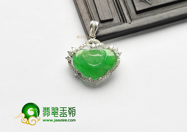 (超值推荐)冰玻种阳绿镶白金钻石如意胸坠