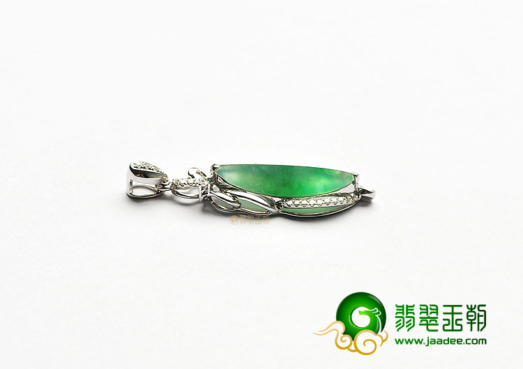 (超值推荐)冰玻种绿晴水镶白金钻石马眼胸坠