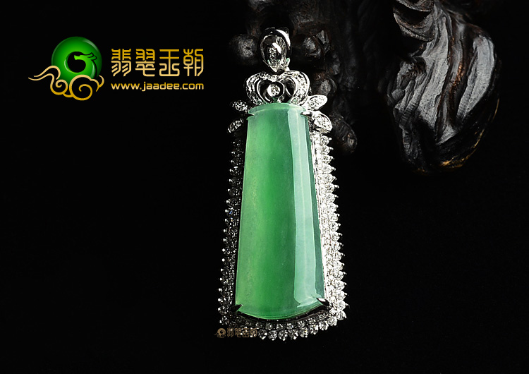 (超值推荐)冰种翠色镶白金胸坠(真钻)