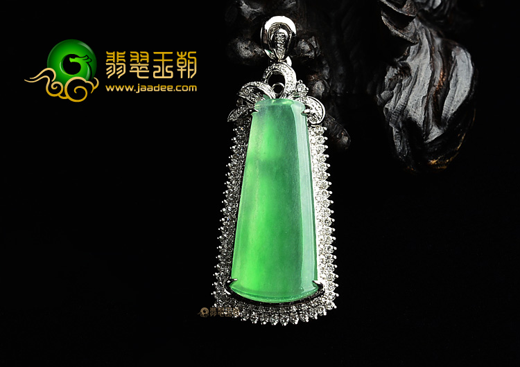 (超值推荐)冰种翠色镶白金胸坠(真钻)