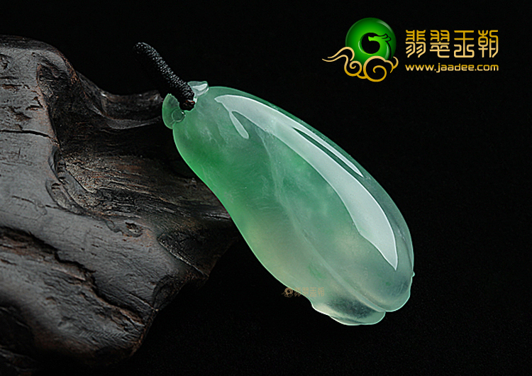 (超值推荐)冰玻种晴水飘翠玉兰花挂件