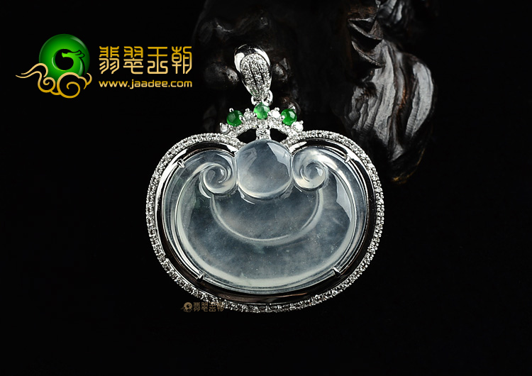 (超值推荐)冰玻种略飘花镶白金如意胸坠(真钻)