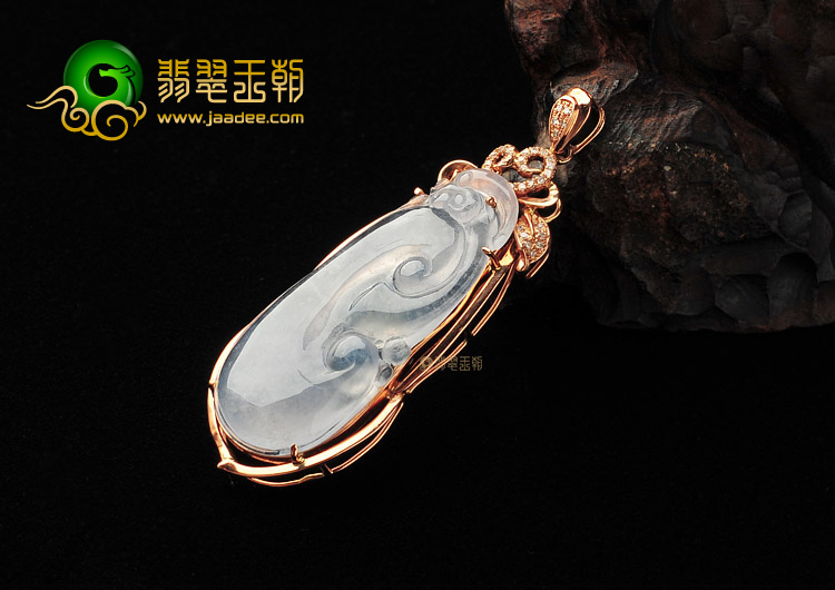 冰玻种淡晴水起莹光镶玫瑰金钻石如意胸坠
