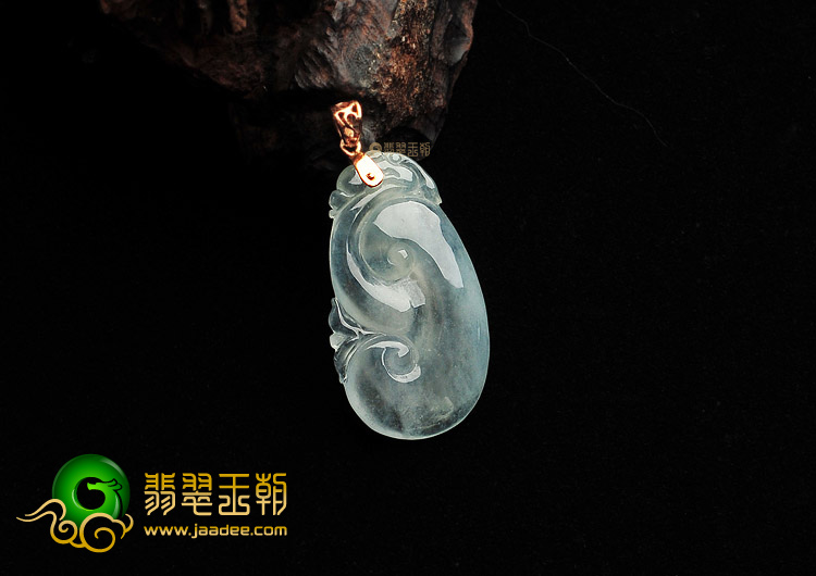 冰种淡晴水如意挂件
