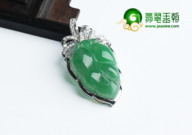 (超值推荐)糯冰种阳绿镶白金金枝玉叶挂件
