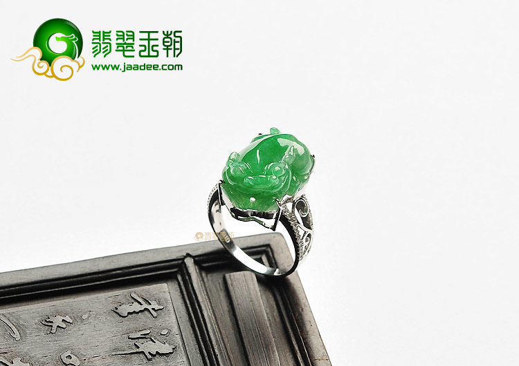 (超值推荐)糯冰种阳绿镶白金钻石貔貅戒指