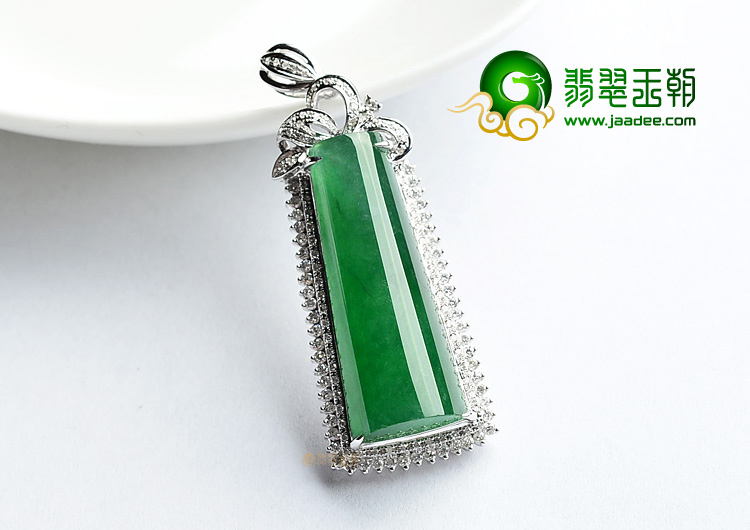 (超值推荐)糯冰种阳绿镶白金胸坠(真钻)
