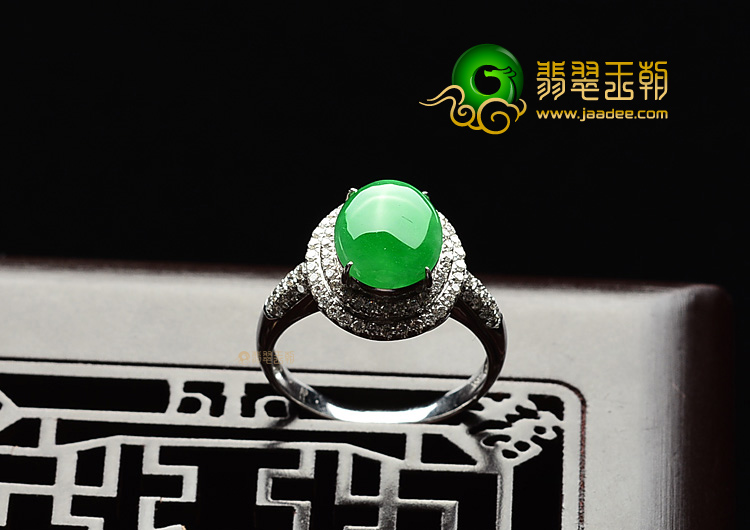 (超值推荐)糯冰种阳绿镶白金戒指(真钻)