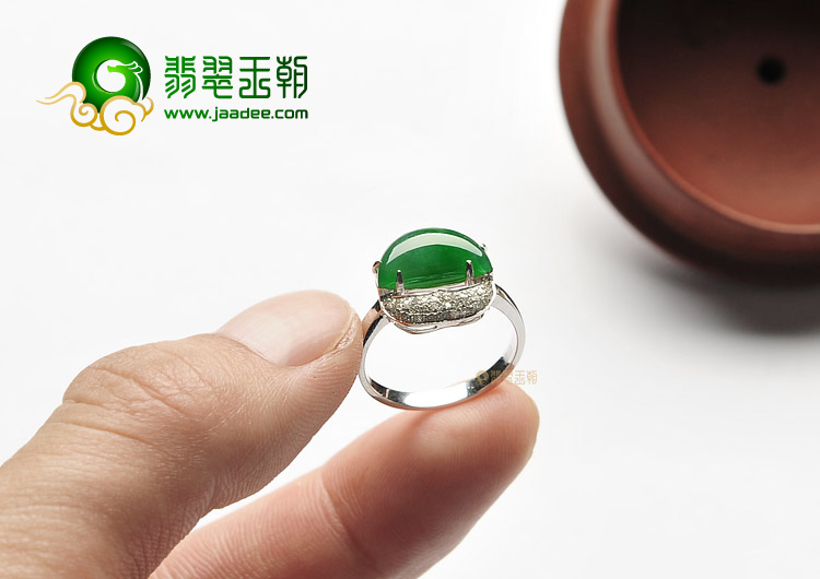 (超值推荐)冰种蓝绿镶白金钻石唇形戒指