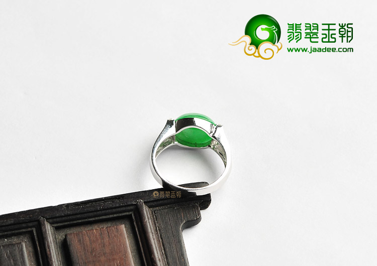 (超值推荐)糯冰种阳绿镶白金钻石戒指