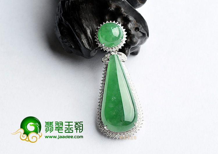 (超值推荐)冰种深绿镶白金水滴胸坠(真钻)
