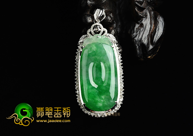 (超值推荐)糯冰种翠色镶白金福在眼前胸坠(真钻)