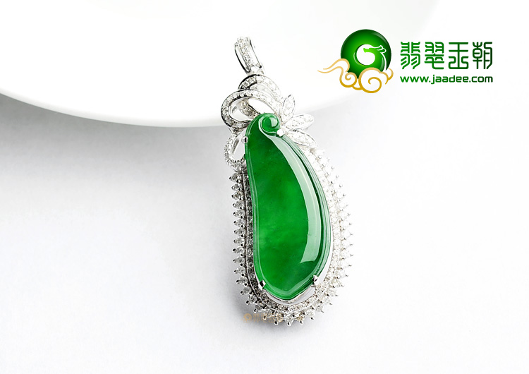 (超值推荐)冰种阳绿镶白金福瓜胸坠(真钻)