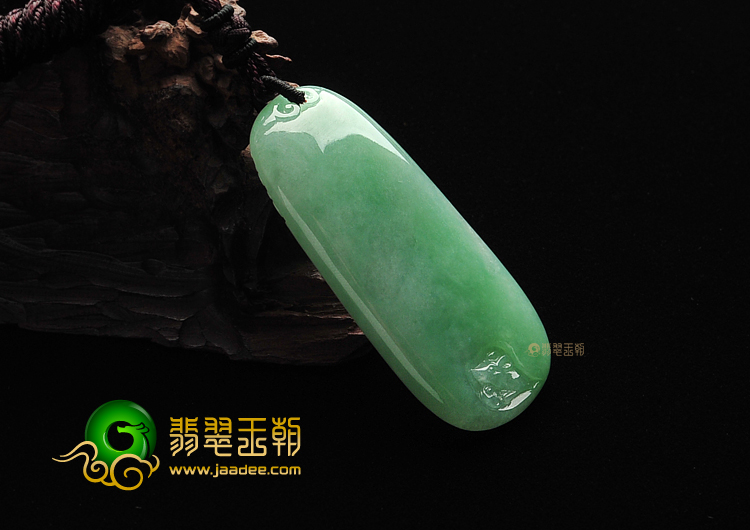 糯冰种豆色仿古牌挂件