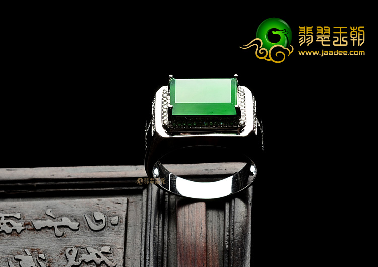 (超值推荐)冰种绿晴水镶白金戒指(真钻)